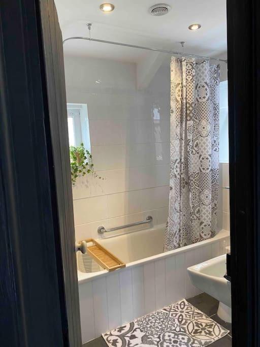 New Renovated Beach Front Cottage Mousehole Exterior foto